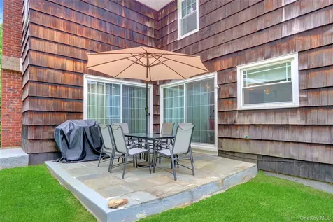 4 Shoreview Circle Pelham NY 10803