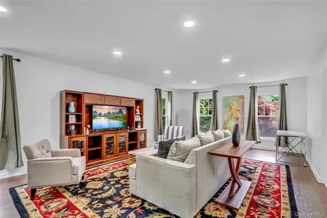 4 Shoreview Circle Pelham NY 10803