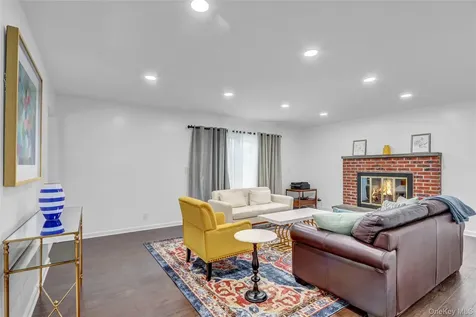 4 Shoreview Circle Pelham NY 10803