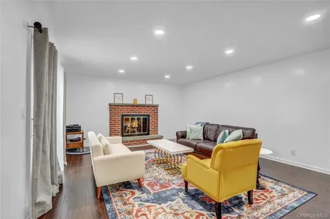 4 Shoreview Circle Pelham NY 10803