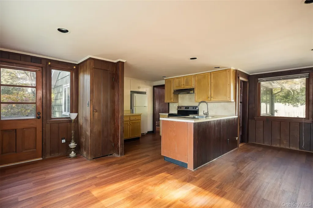 22 Roosevelt Boulevard East Patchogue NY 11772