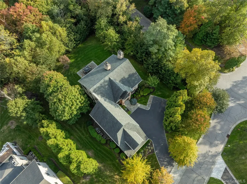 2 Earle Drive Muttontown NY 11791