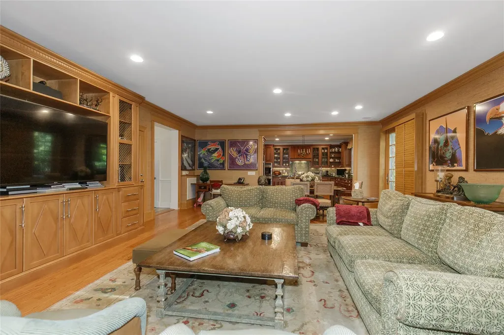2 Earle Drive Muttontown NY 11791