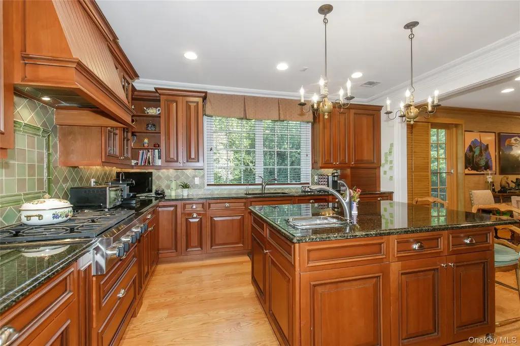 2 Earle Drive Muttontown NY 11791