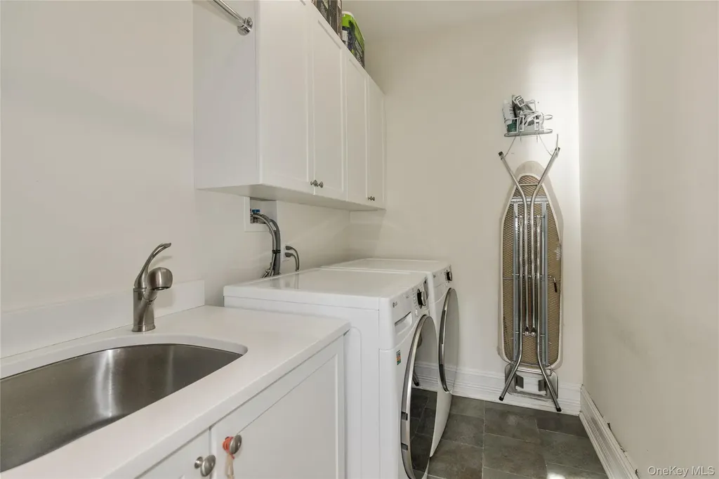 2 Earle Drive Muttontown NY 11791
