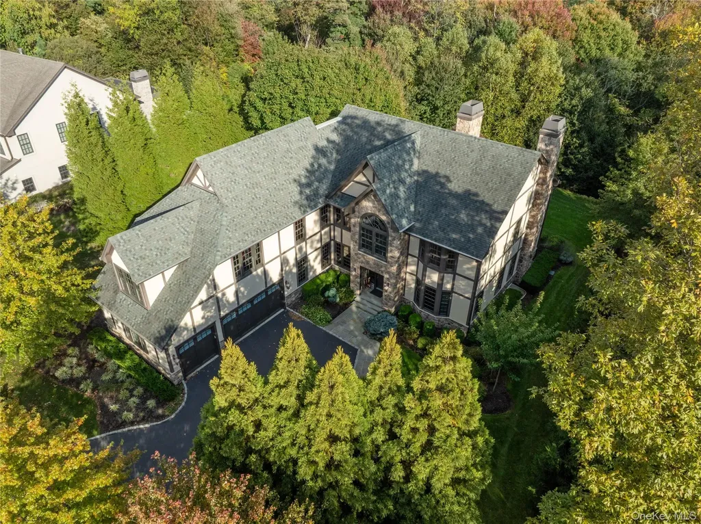 2 Earle Drive Muttontown NY 11791