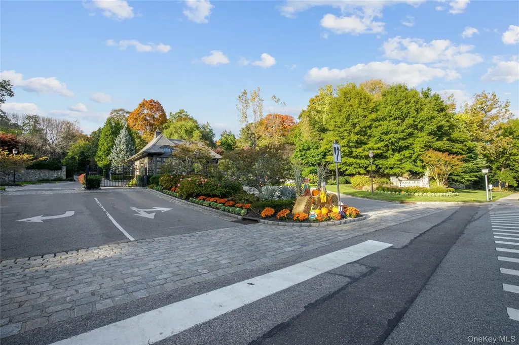 2 Earle Drive Muttontown NY 11791