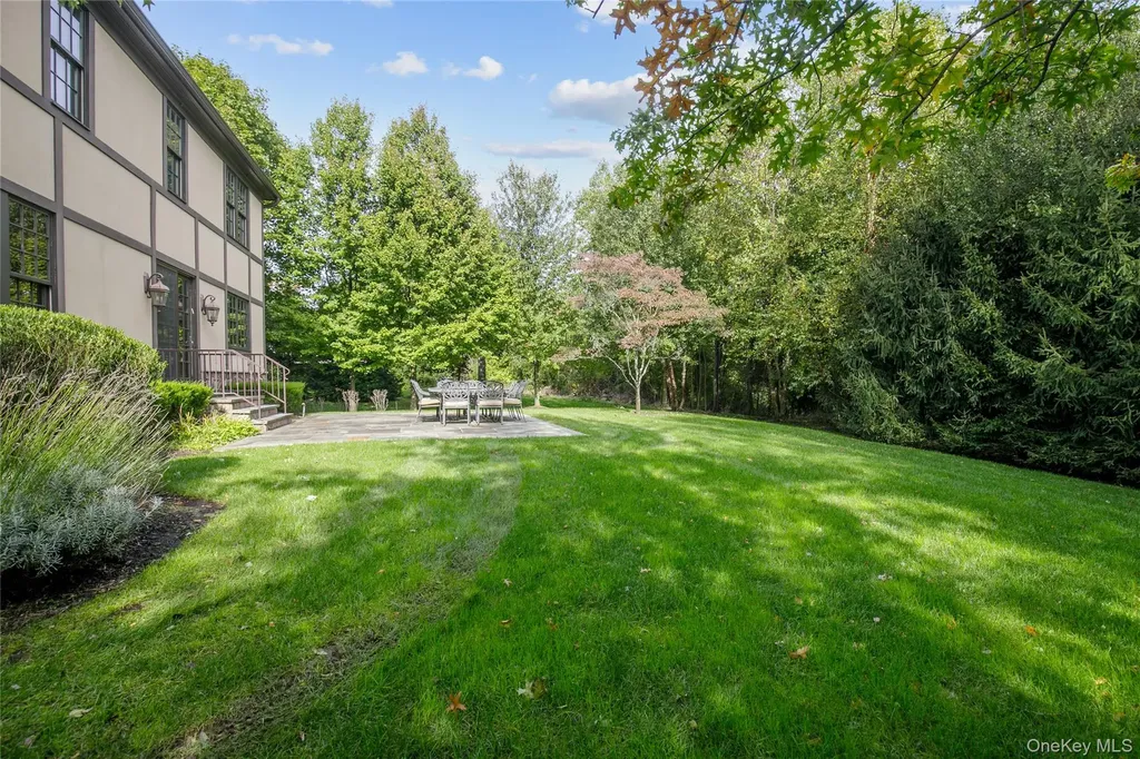 2 Earle Drive Muttontown NY 11791