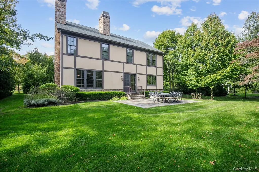 2 Earle Drive Muttontown NY 11791