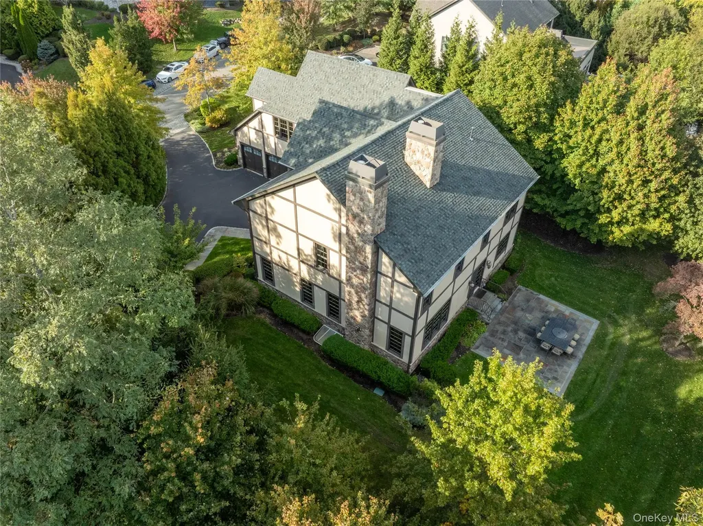 2 Earle Drive Muttontown NY 11791