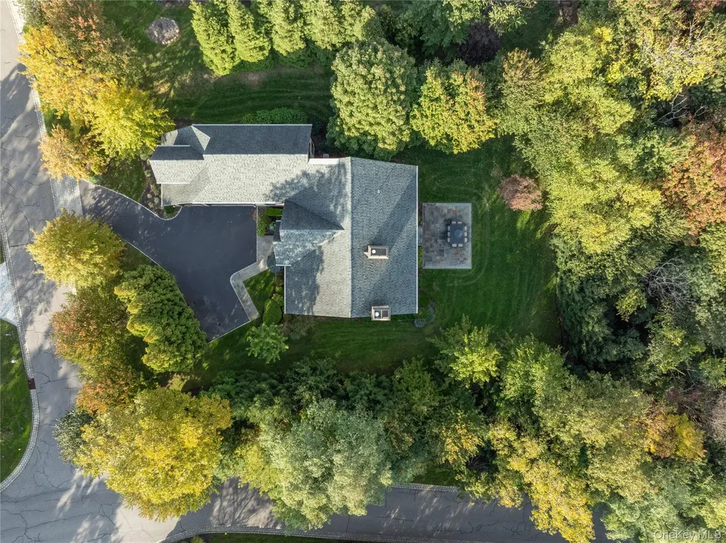 2 Earle Drive Muttontown NY 11791