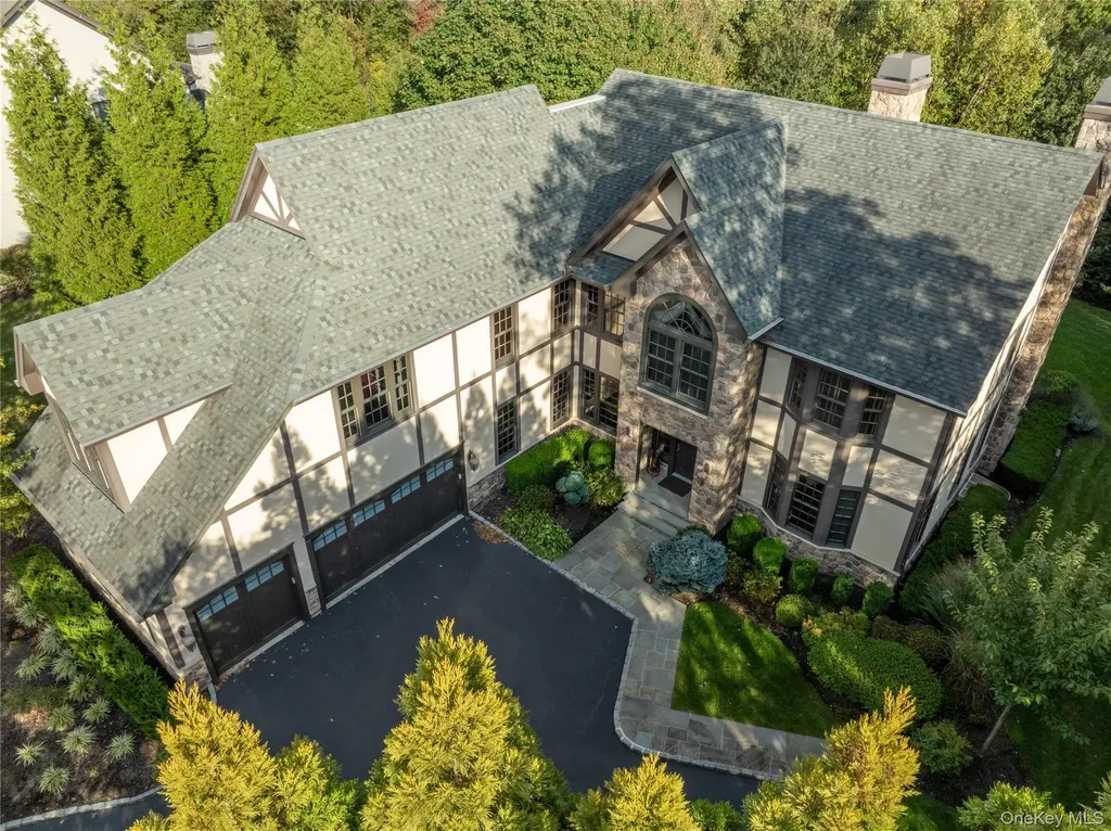 2 Earle Drive Muttontown NY 11791