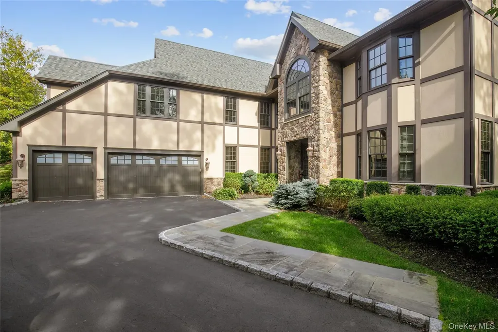2 Earle Drive Muttontown NY 11791