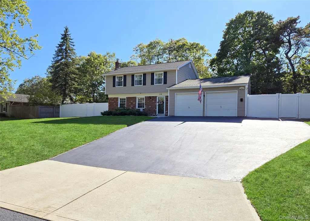 114 Wedgewood Drive Coram NY 11727