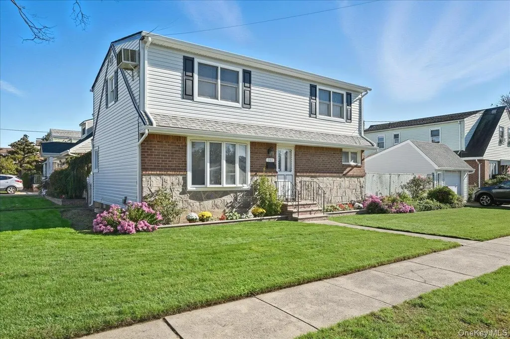 162 Crown Avenue Elmont NY 11003
