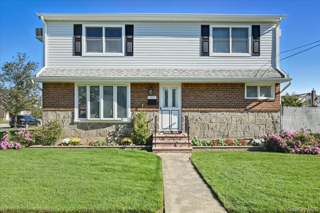 162 Crown Avenue Elmont NY 11003