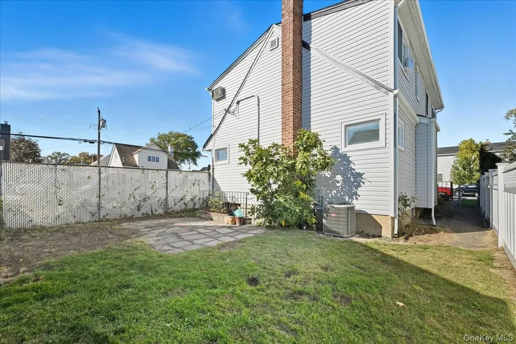 162 Crown Avenue Elmont NY 11003