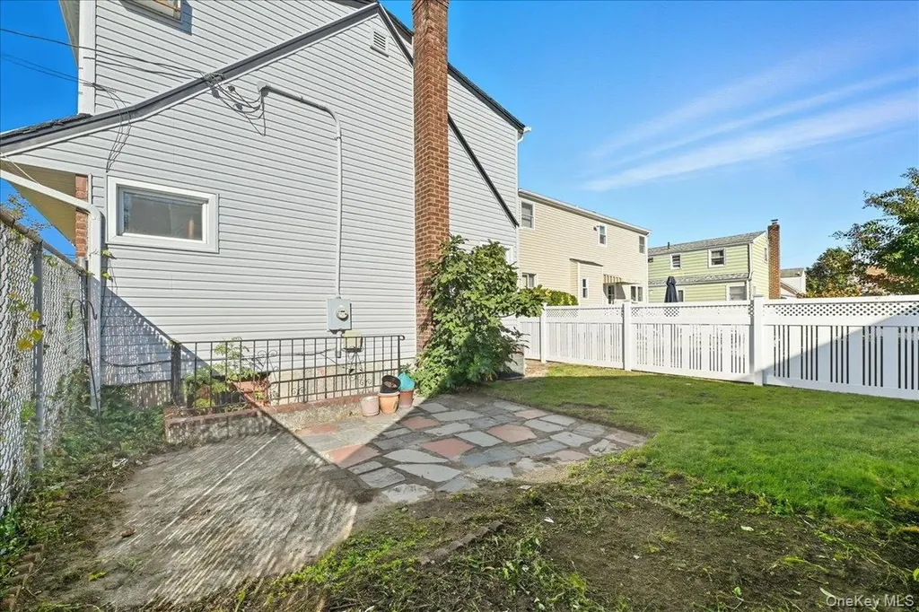 162 Crown Avenue Elmont NY 11003