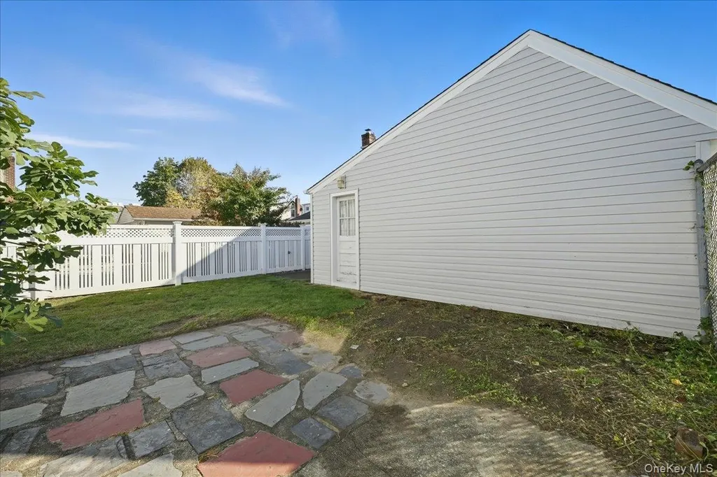162 Crown Avenue Elmont NY 11003