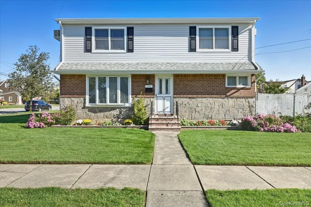 162 Crown Avenue Elmont NY 11003