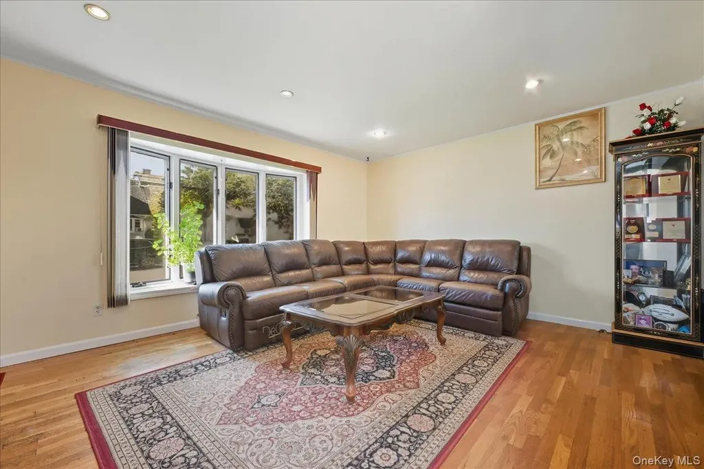 162 Crown Avenue Elmont NY 11003