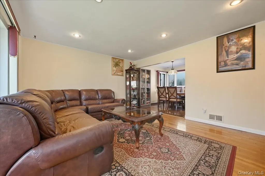 162 Crown Avenue Elmont NY 11003