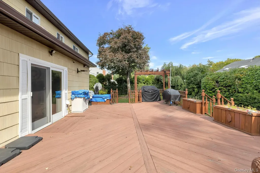 27 Bruno Lane Dix Hills NY 11746