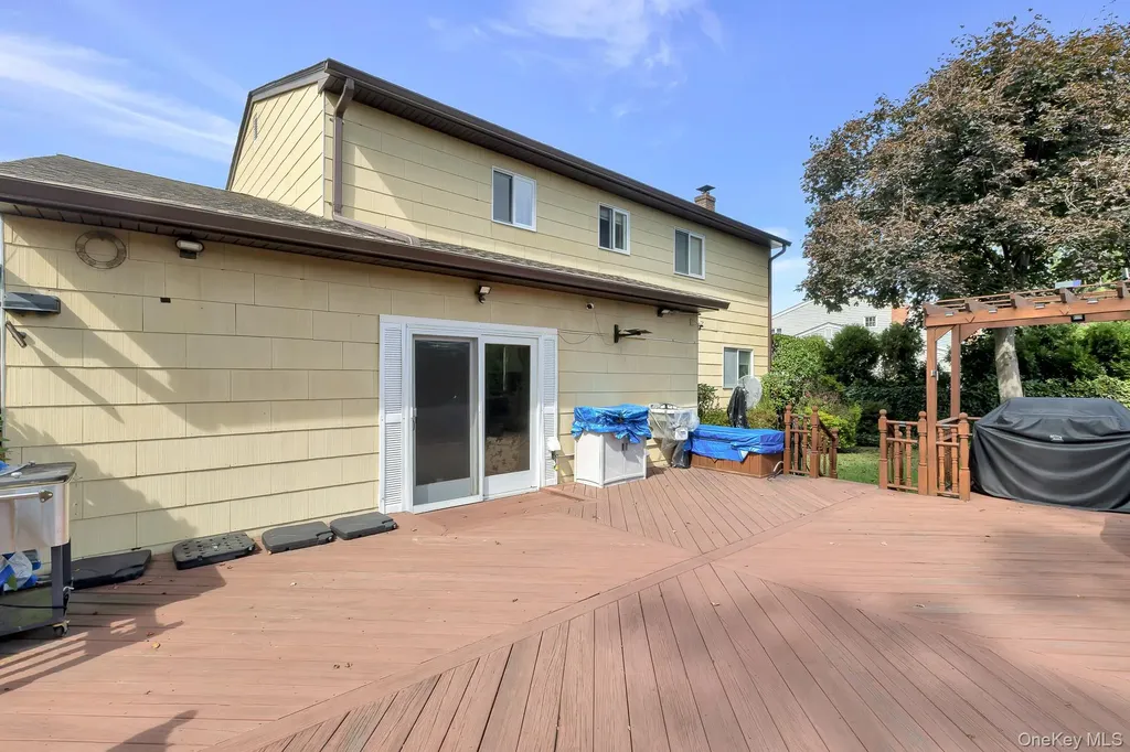 27 Bruno Lane Dix Hills NY 11746