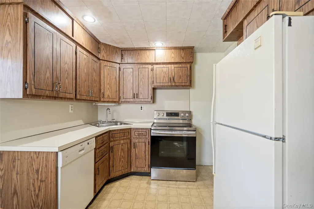 16 Forte Avenue Old Bethpage NY 11804