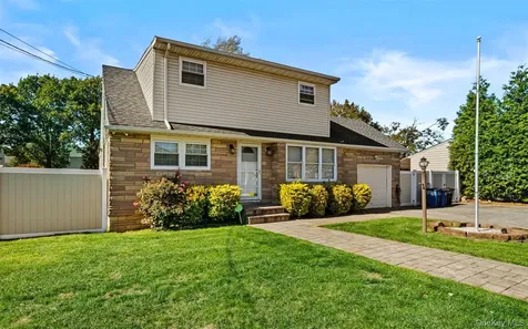 1796 Wells Drive Bay Shore NY 11706