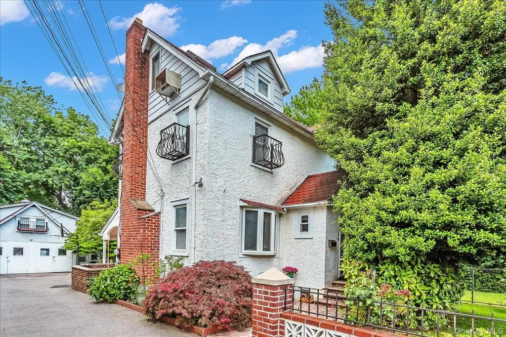 21 Hayden Avenue Great Neck NY 11024
