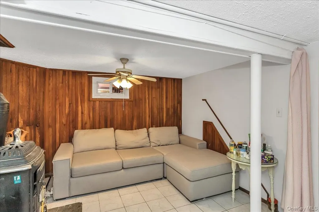 21 Hayden Avenue Great Neck NY 11024