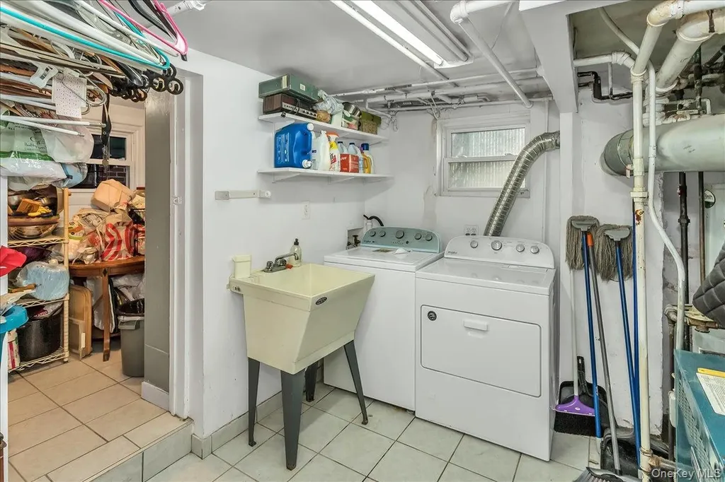 21 Hayden Avenue Great Neck NY 11024