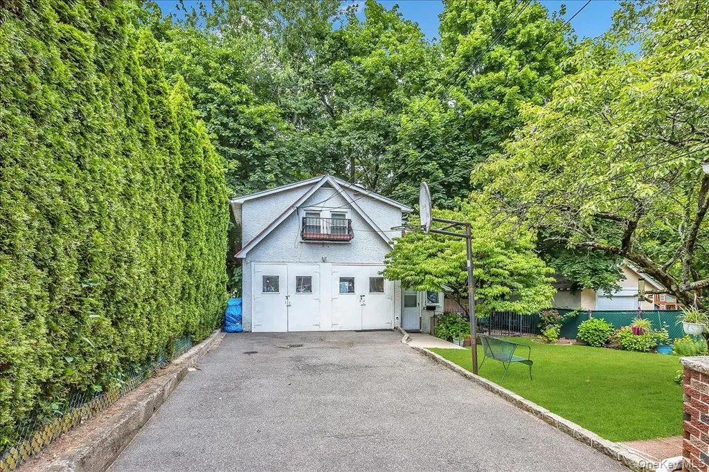 21 Hayden Avenue Great Neck NY 11024