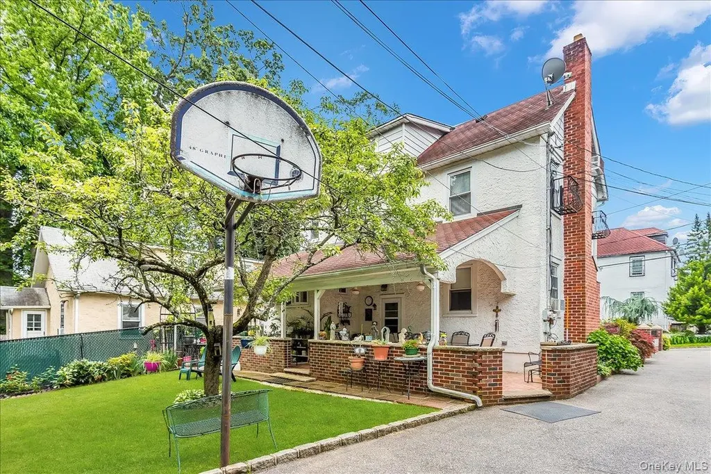 21 Hayden Avenue Great Neck NY 11024