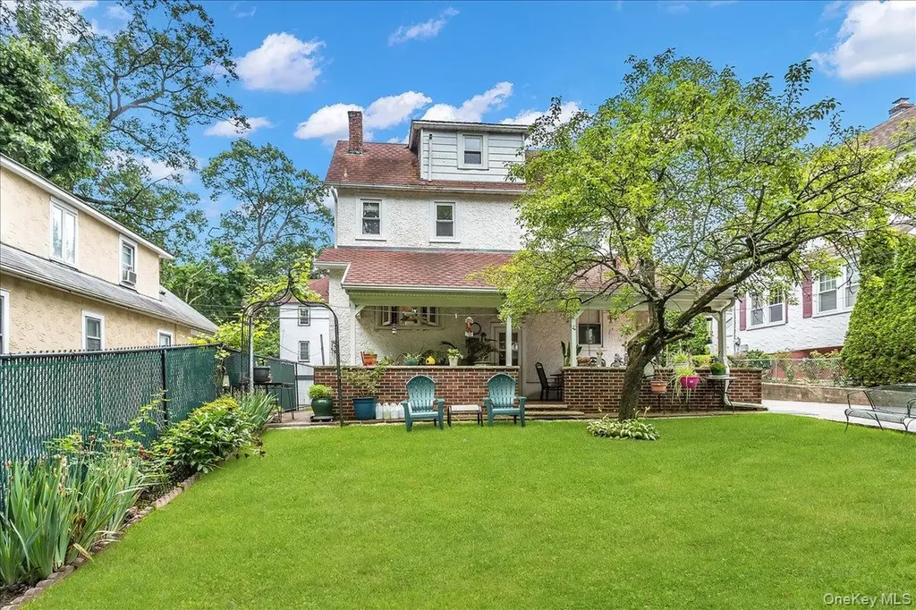 21 Hayden Avenue Great Neck NY 11024