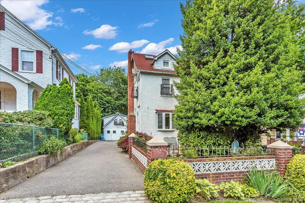 21 Hayden Avenue Great Neck NY 11024