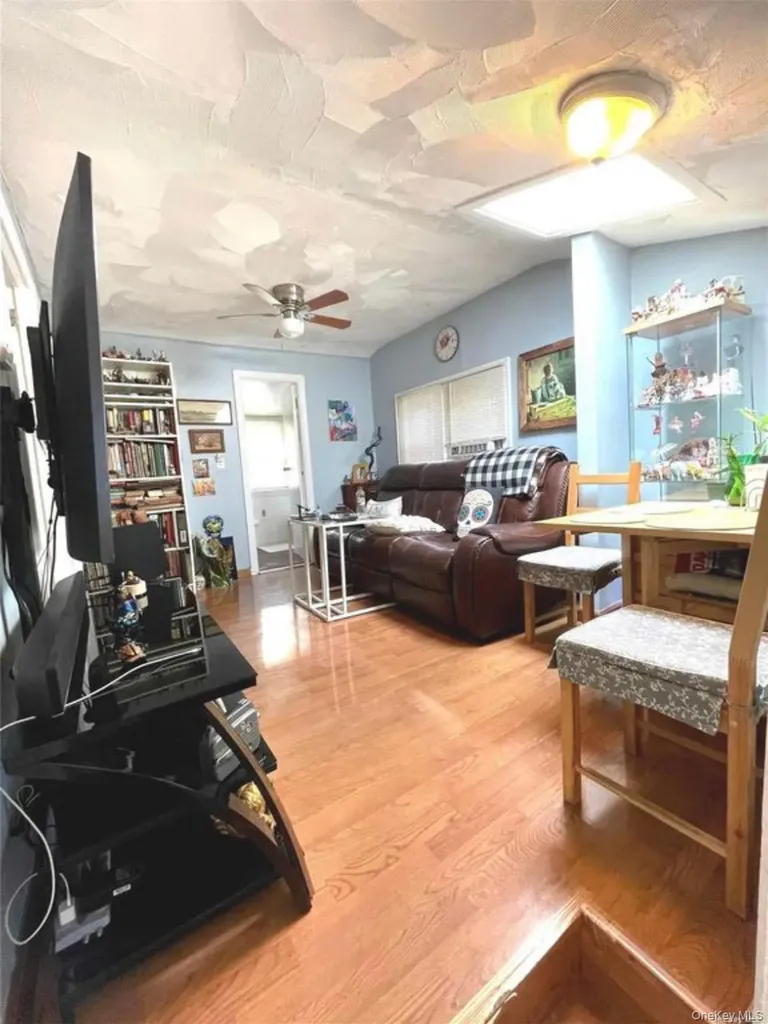 21 Hayden Avenue Great Neck NY 11024