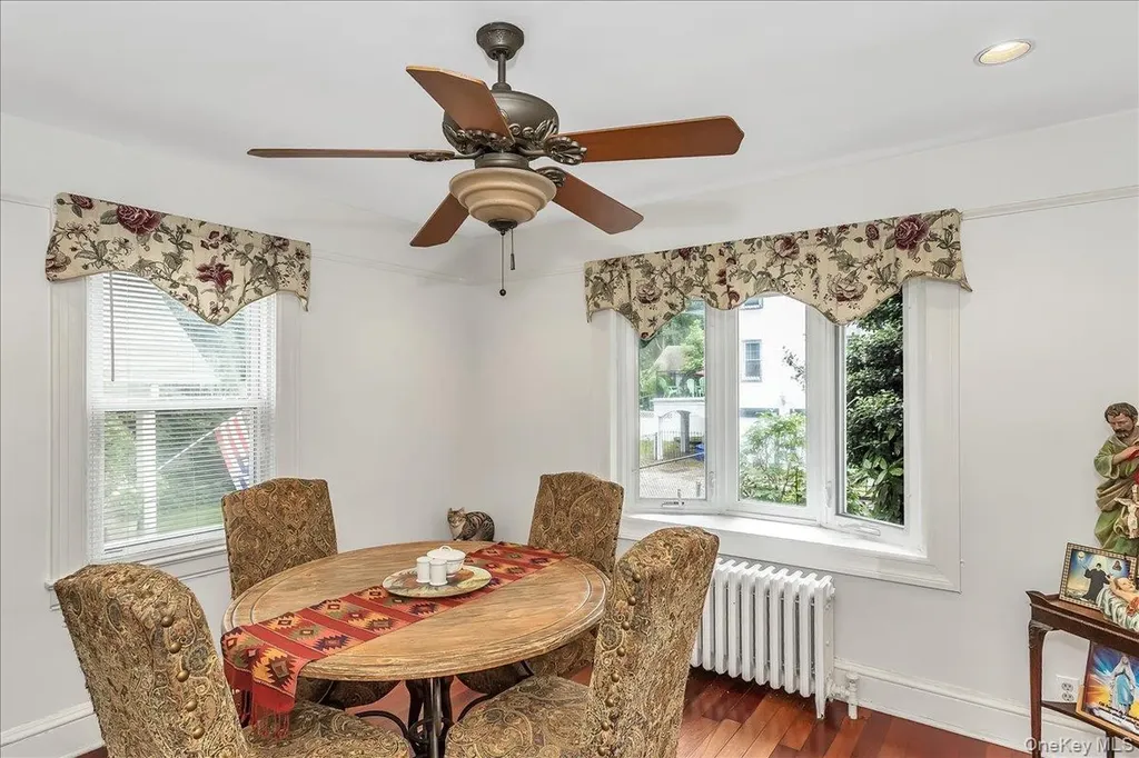 21 Hayden Avenue Great Neck NY 11024