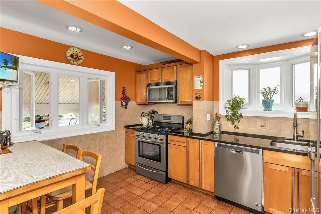 21 Hayden Avenue Great Neck NY 11024