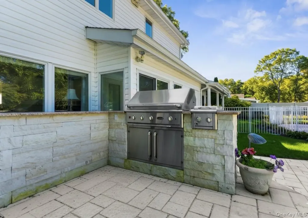 28 Annandale Road Commack NY 11725