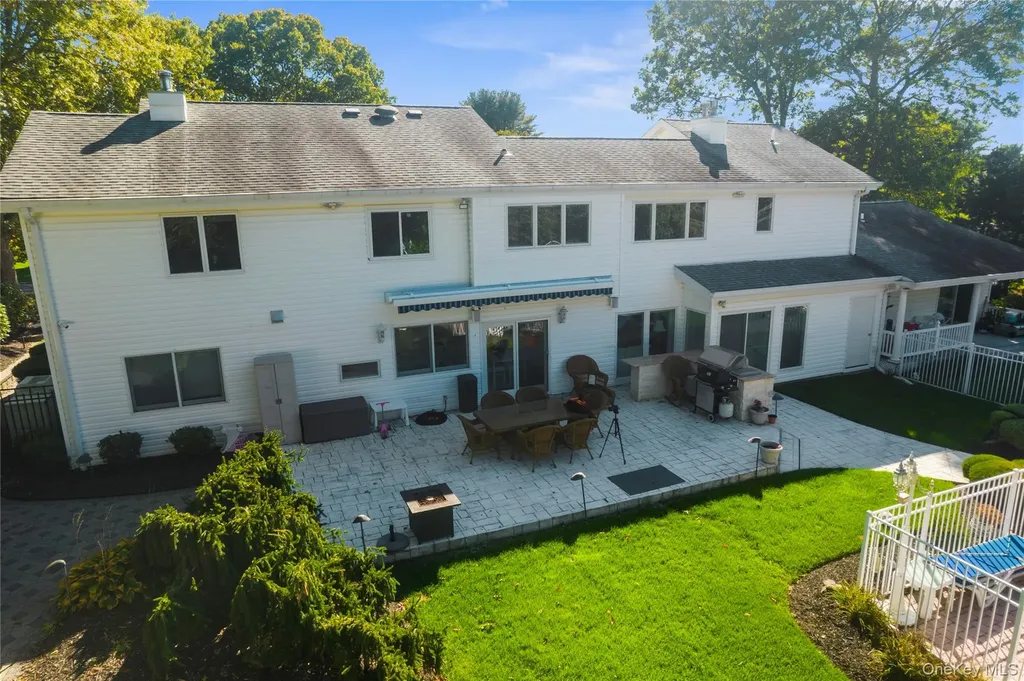 28 Annandale Road Commack NY 11725