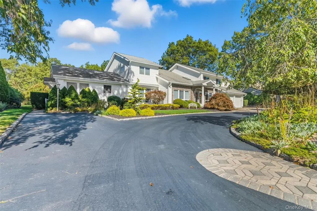 28 Annandale Road Commack NY 11725