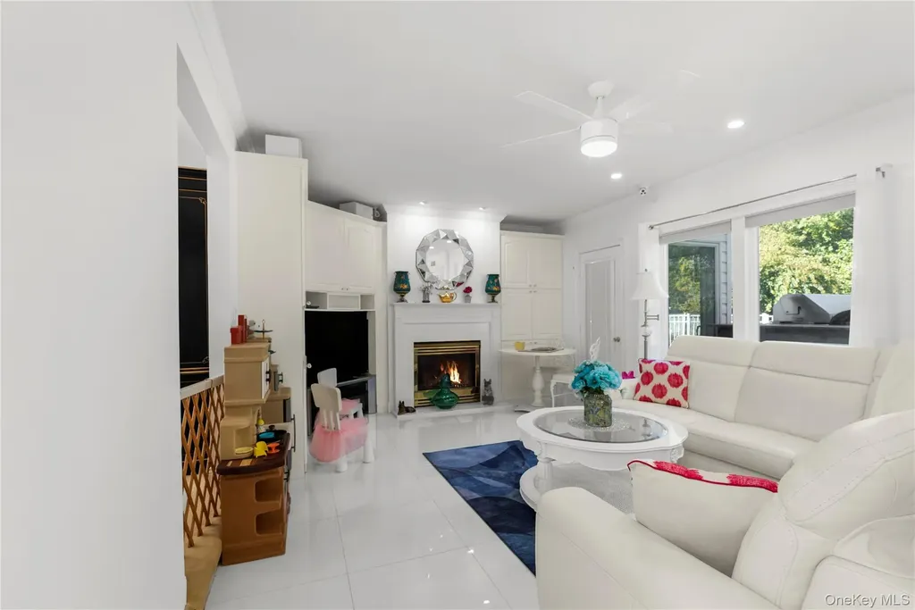 28 Annandale Road Commack NY 11725