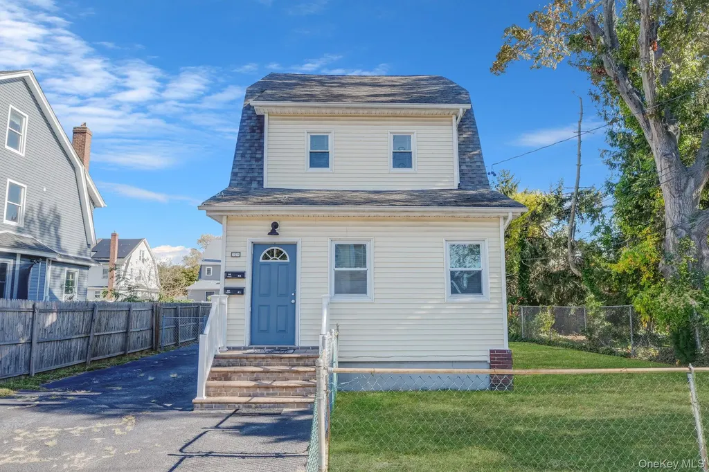 39 Chapman Place Bay Shore NY 11706