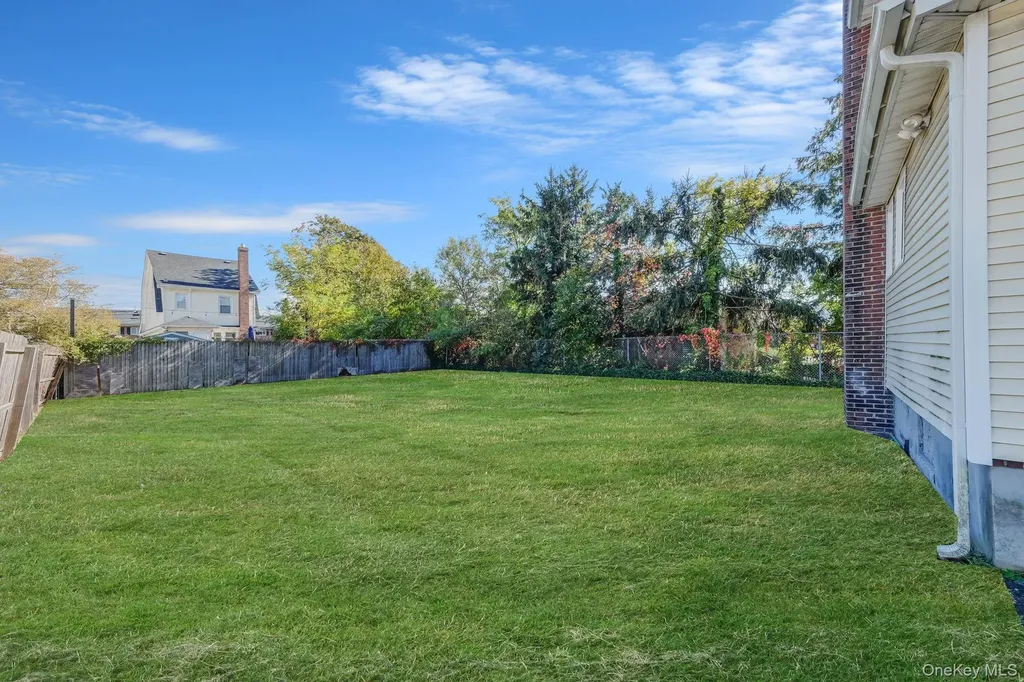 39 Chapman Place Bay Shore NY 11706