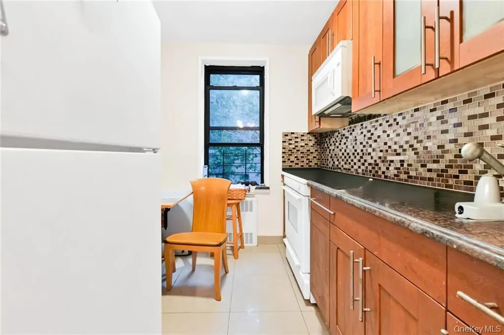 2717 E 28th Street Brooklyn NY 11235