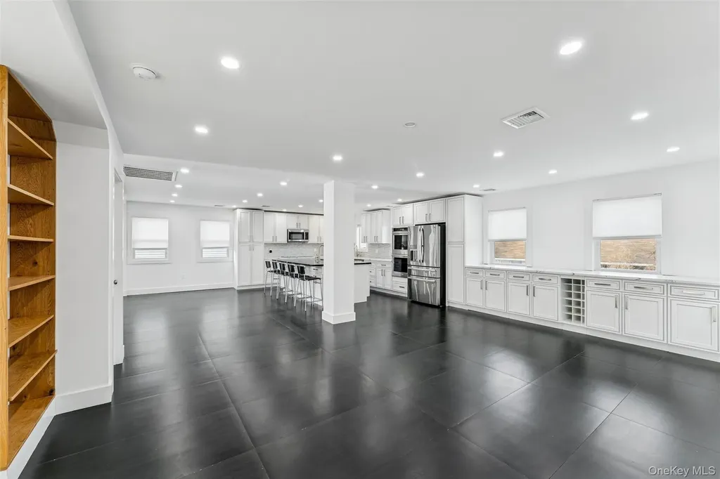 1064 Mora Place Woodmere NY 11598