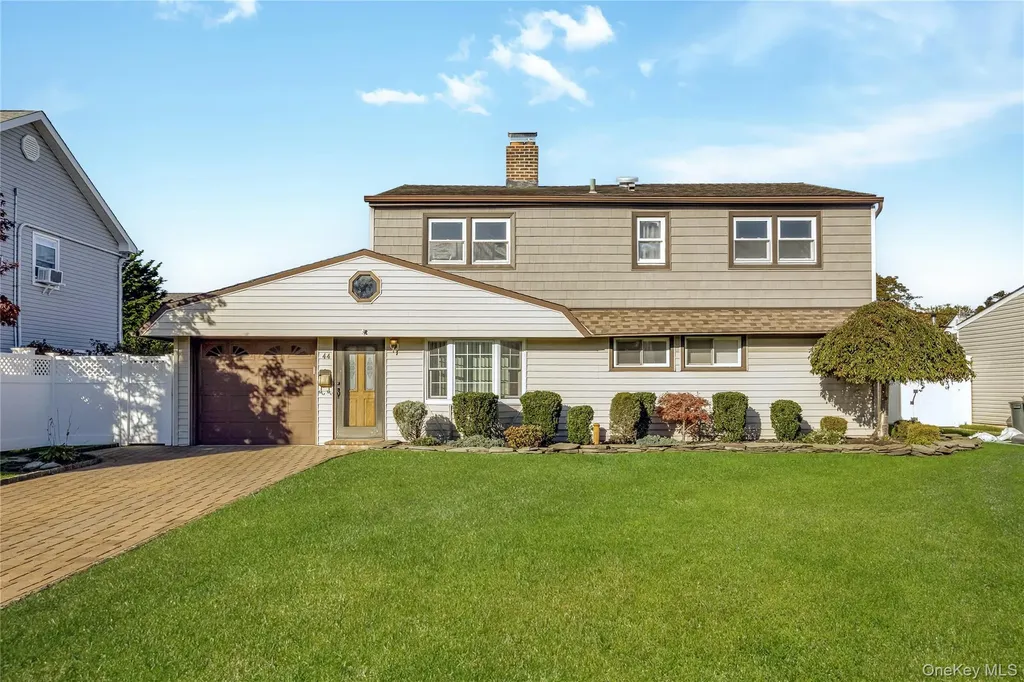 44 Sparrow Lane Levittown NY 11756
