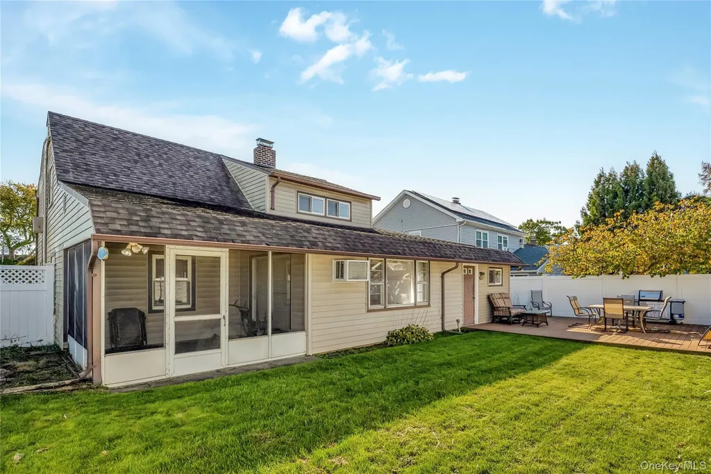 44 Sparrow Lane Levittown NY 11756